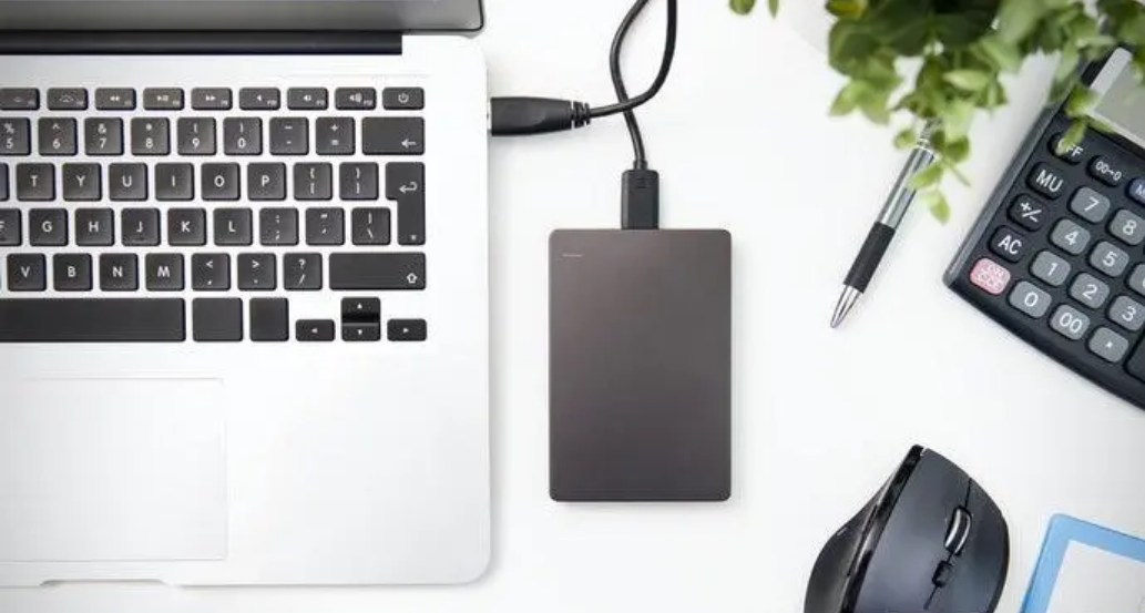 Cómo conectar un disco duro externo a un Mac